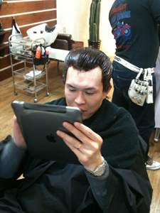 いつもオシャレでクールな小西さんです♪( ´▽｀)